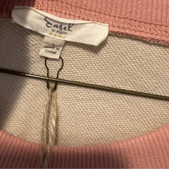 Easel Beige Sweater with Plaid Flower - Picture 4 of 5